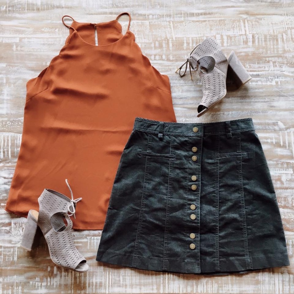 NWT Orange scalloped top - Picture 2 of 3